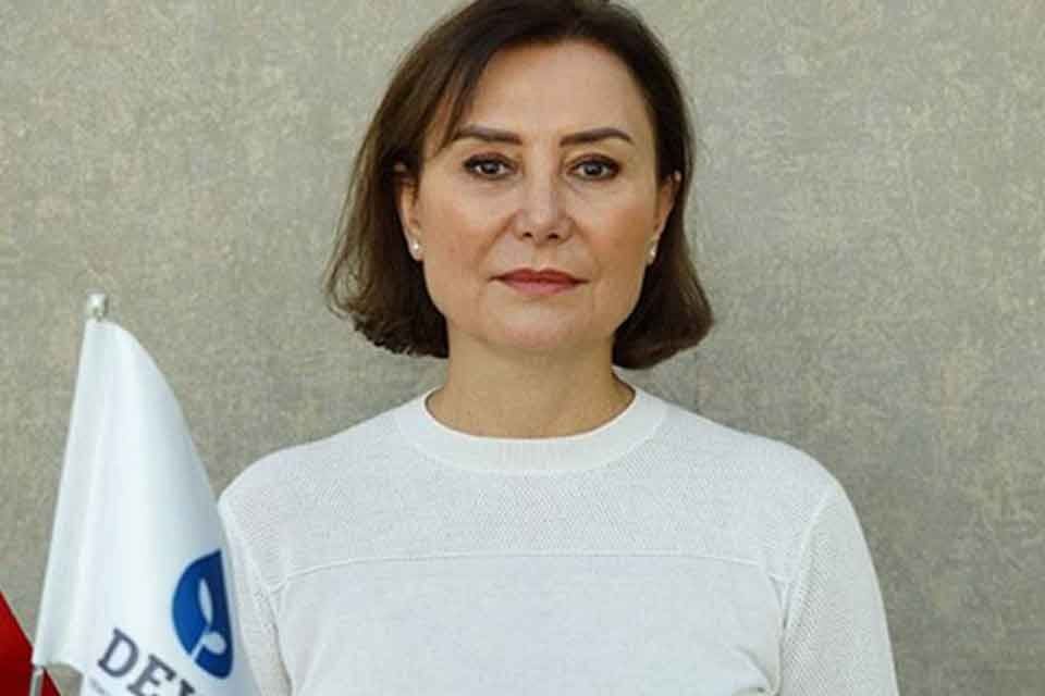 Doktorların ve sağlık &ccedil;alışanlarının 14 Mart Tıp Bayramı'nı kutlayan DEVA