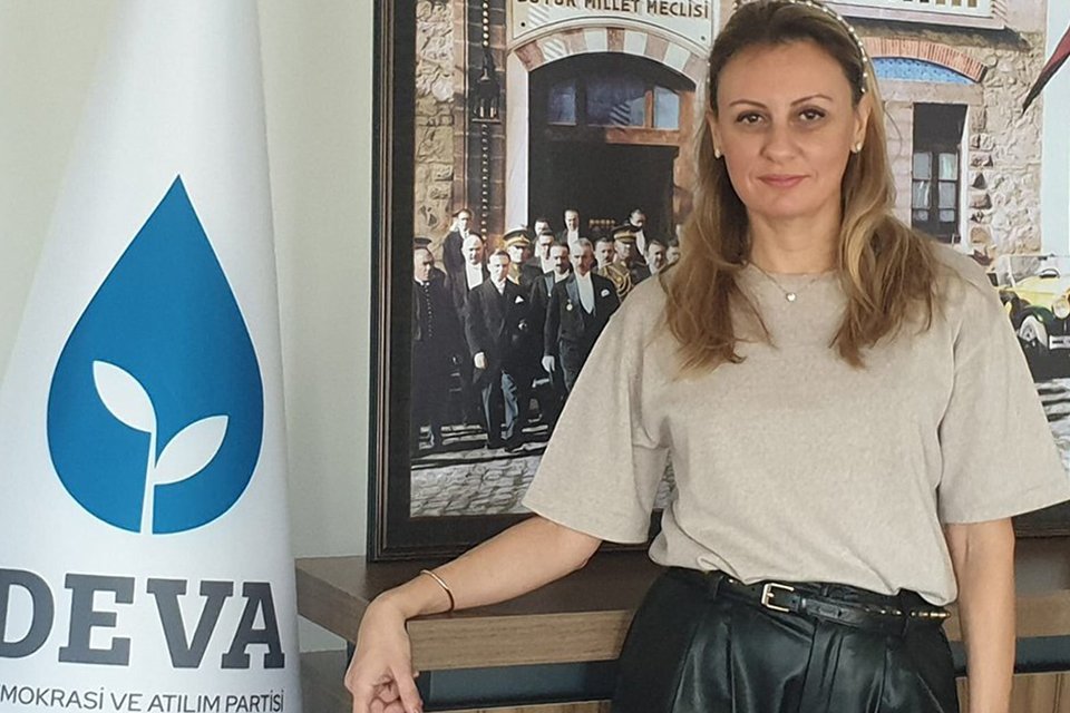 Demokrasi ve Atılım Partisi (DEVA) İzmir İl Başkanı Seda Kaya