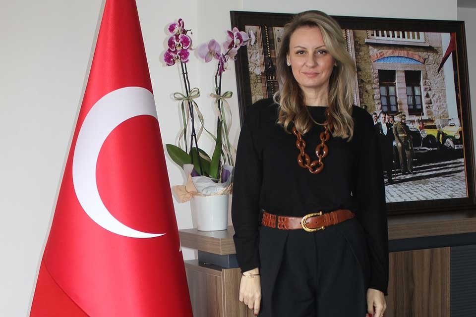 Demokrasi ve Atılım (DEVA) Partisi İzmir İl Başkanı Seda Kaya