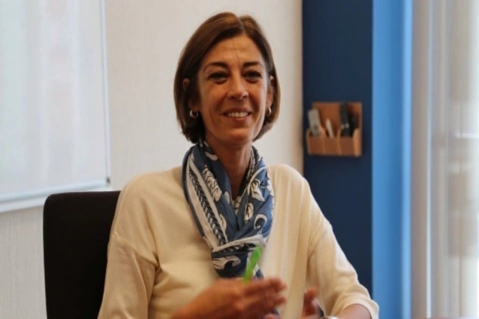 Hel&uuml;n Fırat, Genel Başkan Yardımcısı ve kurucusu olduğu DEVA Partisi'nden,