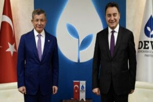 Davutoğlu'nun &uuml;&ccedil;l&uuml; ittifak &ouml;nerisini değerlendiren DEVA Partili İdris Şahin, "Parlamentoya