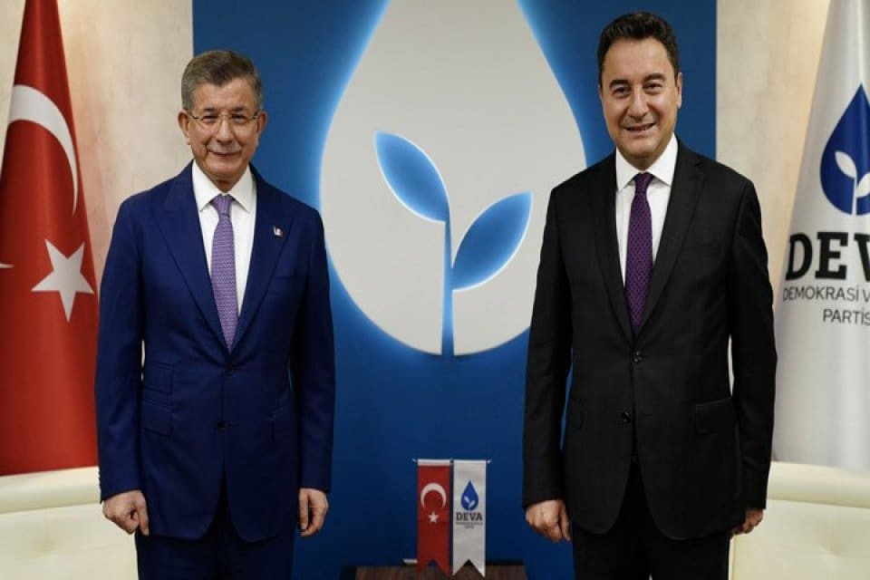 Davutoğlu'nun &uuml;&ccedil;l&uuml; ittifak &ouml;nerisini değerlendiren DEVA Partili İdris Şahin, "Parlamentoya