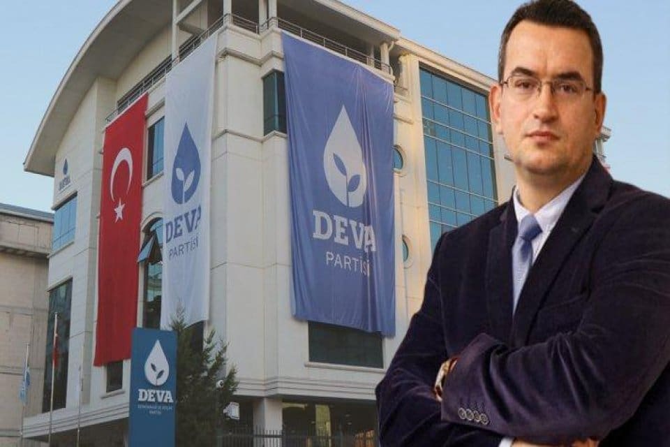 Deva Partisi&rsquo;nin kurucu isimlerinden Metin G&uuml;rcan g&ouml;zaltına alındı. Ankara Cumhuriyet