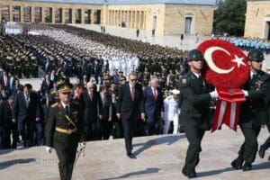 Anıtkabir'de B&uuml;y&uuml;k Zafer'in 100. yılı nedeniyle t&ouml;ren d&uuml;zenlendi. Ulu &Ouml;nder