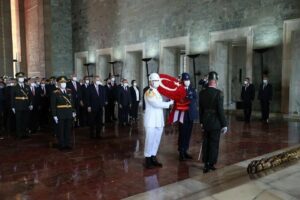 Cumhurbaşkanı Erdoğan başkanlığındaki heyet, 30 Ağustos Zafer Bayramı dolayısıyla Anıtkabir'i