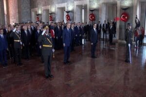 Cumhurbaşkanı Recep Tayyip Erdoğan başkanlığındaki devlet erkanı, T&uuml;rkiye Cumhuriyeti'nin kuruluşunun