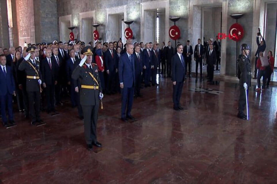 Cumhurbaşkanı Recep Tayyip Erdoğan başkanlığındaki devlet erkanı, T&uuml;rkiye Cumhuriyeti'nin kuruluşunun