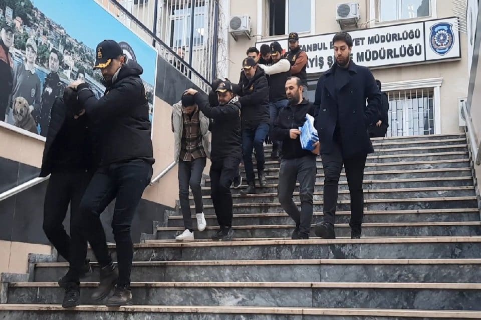 Devre m&uuml;lk&uuml; bulunanları arayarak yabancılara y&uuml;ksek fiyata satacaklarını vaat ederek