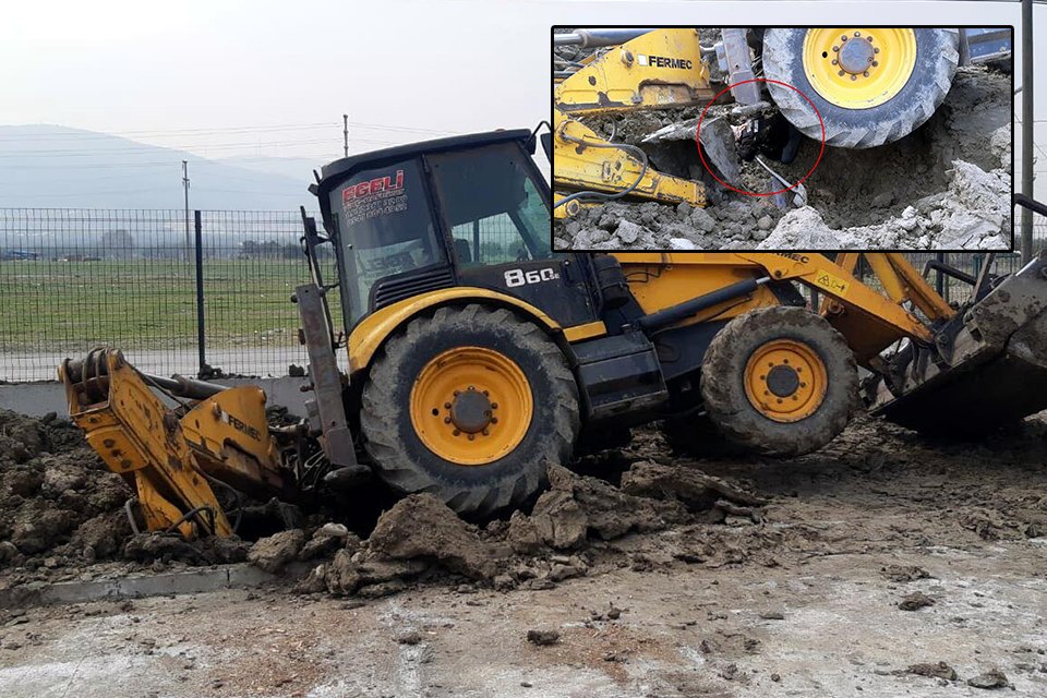 İzmir'in Kınık il&ccedil;esinde peyzaş &ccedil;alışması sırasında yaşanan toprak kayması nedeniyle