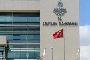 CHP, sosyal medya d&uuml;zenlemesinin 29. maddesinin y&uuml;r&uuml;tmesinin durdurulması i&ccedil;in Anayasa