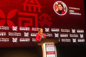 T&uuml;rkiye Devrim İş&ccedil;i Sendikaları Konfederasyonu (DİSK) Genel Başkanı Arzu &Ccedil;erkezoğlu,