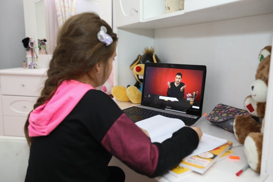 Buca&nbsp;Belediyesi&rsquo;nin eğitimde fırsat eşitliği i&ccedil;in hayata ge&ccedil;irdiği Dijital Dershane projesi,