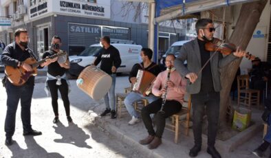 Dikili Belediyesi’nden müzisyenlere destek