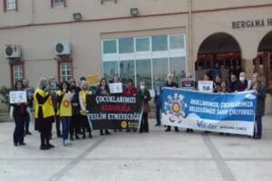İstismarla su&ccedil;lanan &ouml;ğretmen, 8 &ccedil;ocuk i&ccedil;in ayrı ayrı cezalandırıldı. Mahkeme,