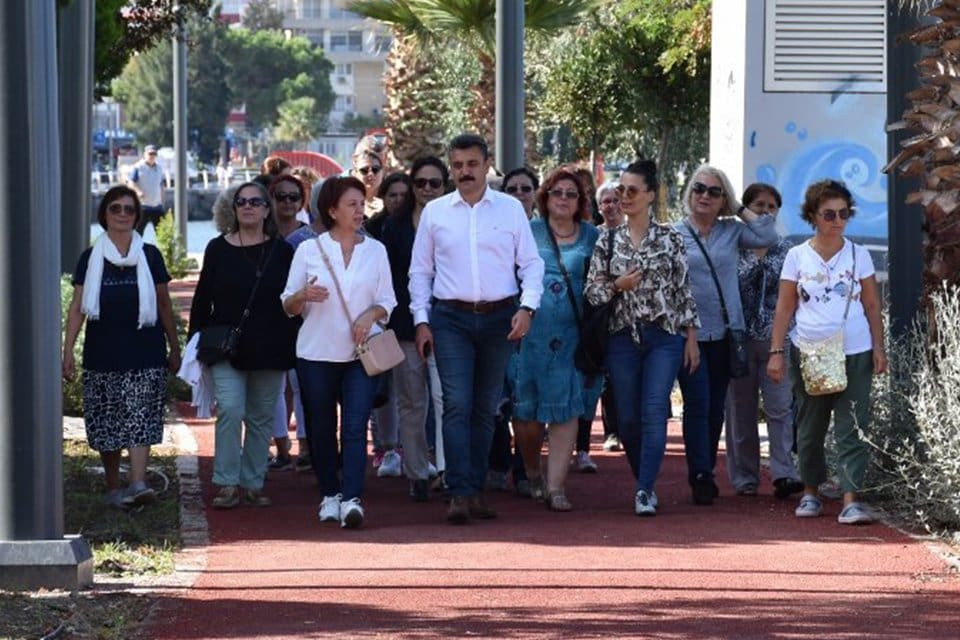 Dikili Belediyesi tarafından kadınlar i&ccedil;in "Biz Varız" hattı kuruldu. Sosyal