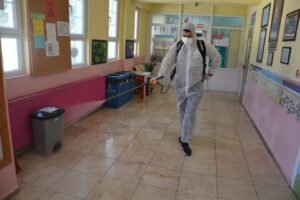 1 Mart’ta kısmen açılacak okullar öncesi Dikili Belediyesi Temizlik İşleri