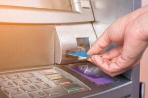 T&uuml;rkiye'de faaliyette bulunan bankaların eskiyen ve arızalı bankamatikleri (ATM) nedeniyle