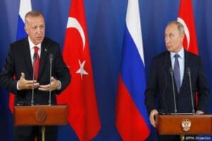 Bloomberg, bir Rus bankasının T&uuml;rkiye'ye ruble cinsi kredi verebileceğini, T&uuml;rkiye'nin