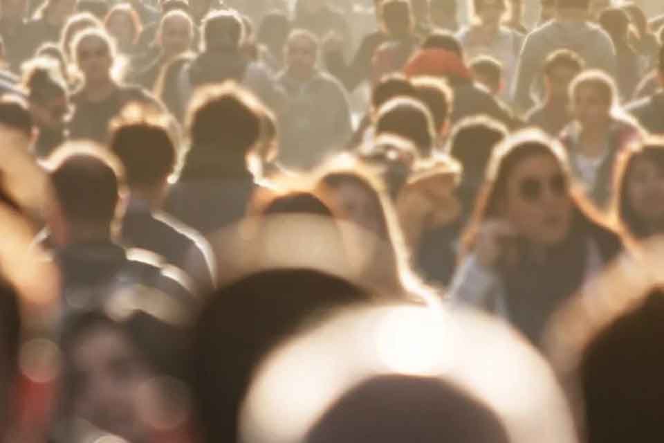 İki yılı aşkın süredir koronavirüs ile mücadele eden dünya İngiltere'den
