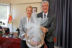 Narlıdere Belediye Başkanı Ali Engin, İzmir Gazeteciler Cemiyeti Başkanı Dilek