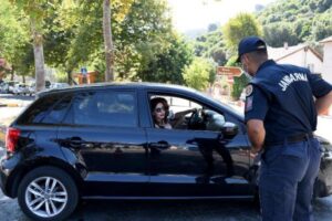 Aydın&rsquo;ın Kuşadası il&ccedil;esinde orman yangınlarına karşı tedbir ama&ccedil;lı kapılarını ziyaret&ccedil;ilere