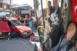 Sivas'ta halk otob&uuml;s&uuml;n&uuml;n şof&ouml;r&uuml; direksiyon başında kalp krizi ge&ccedil;irdi. Kontrolden