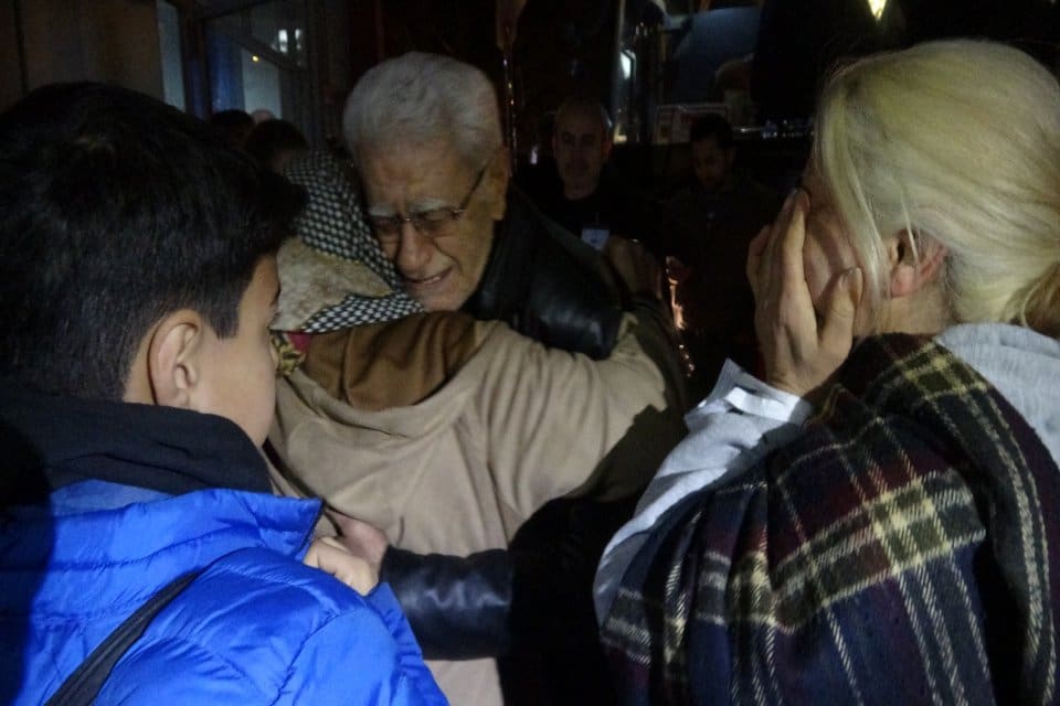 Adıyaman'daki depremzedelerin Aydın'a tahliyeleri başladı. İlk gelen 120 kişi arasından&nbsp;Mehmet