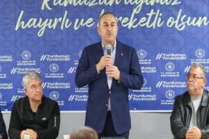 Dışişleri Bakanı&nbsp;Mevl&uuml;t &Ccedil;avuşoğlu,&nbsp;katıldığı iftar programında, Yeniden Refah Partisi'nin Cumhur İttifakı'na