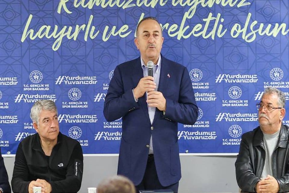 Dışişleri Bakanı&nbsp;Mevl&uuml;t &Ccedil;avuşoğlu,&nbsp;katıldığı iftar programında, Yeniden Refah Partisi'nin Cumhur İttifakı'na