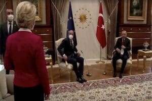 Avrupa Komisyonu Başkanı Ursula von der Leyen'in 'T&uuml;rkiye'deki sandalye olayı