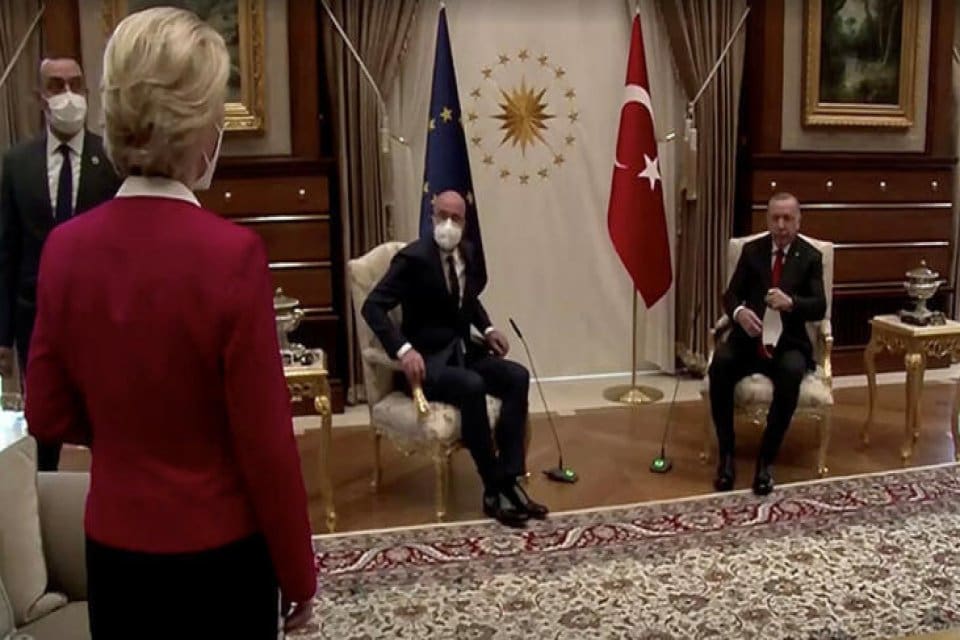Avrupa Komisyonu Başkanı Ursula von der Leyen'in 'T&uuml;rkiye'deki sandalye olayı