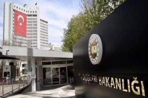 Dışişleri Bakanlığı, yaptığı a&ccedil;ıklamada, "Danimarka&rsquo;da d&uuml;n akşam&uuml;st&uuml; kutsal kitabımız Kur&rsquo;an-ı