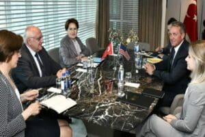 ABD B&uuml;y&uuml;kel&ccedil;isi Jeff Flake, İYİ Parti ve HDP'ye nezaket ziyaretinde