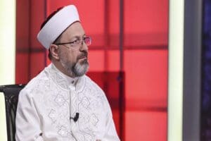Diyanet İşleri Başkanı Ali Erbaş, tam kapanma s&uuml;recinde camilerin a&ccedil;ık