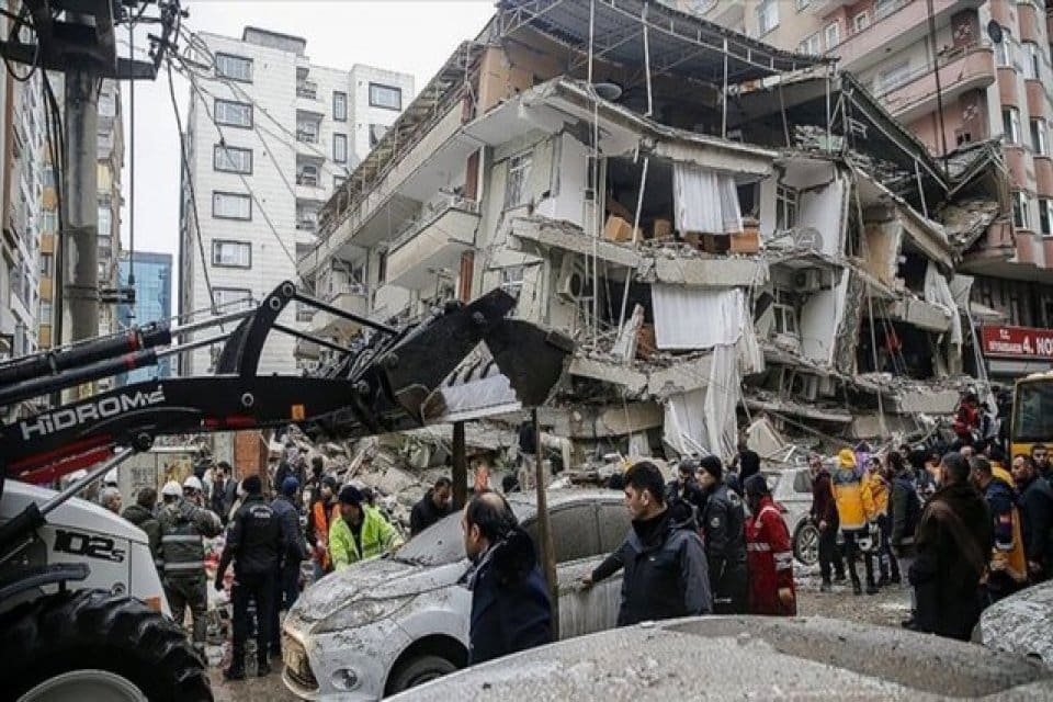 Diyarbakır Cumhuriyet Başsavcılığı deprem b&ouml;lgelerinde yıkılan binalarla ilgili soruşturma başlatıldığını