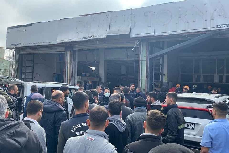 Diyarbakır'da 3. Sanayi Sitesi'nde patlama meydana geldi. Olay yerine, UMKE,