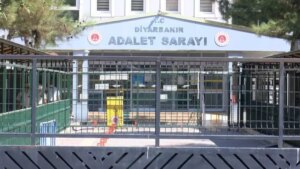 Diyarbakır'da tutuklanan 16 gazetecinin avukatı sorgu sırasında gazetecilerin sadece mesleki