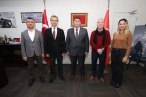 Menderes Belediyesi bah&ccedil;e atıklarından elde edeceği organik g&uuml;breleri il&ccedil;edeki &ccedil;ift&ccedil;ilere