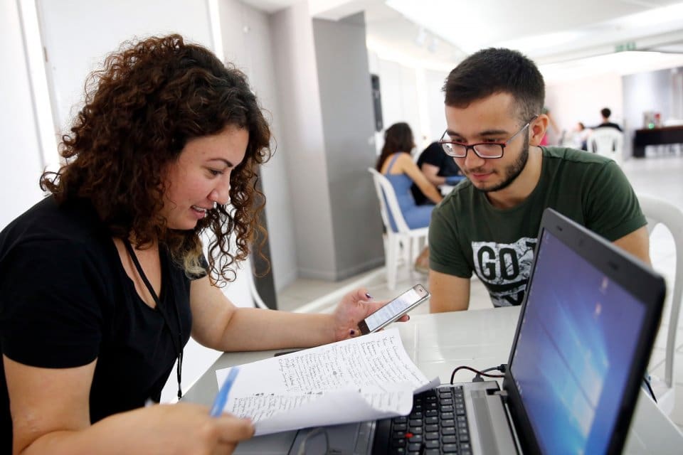 Konak Belediyesi&rsquo;nin, &uuml;niversite tercihlerini yapacak gen&ccedil;lere y&ouml;nelik d&uuml;zenlediği rehberlik ve