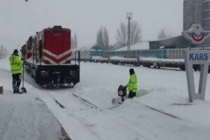 Kars’tan Ankara’ya yapılacak Doğu Ekspresi seferi, demiryolu hattının kardan dolayı