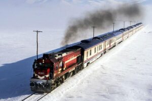 TCDD, koronavirüs pandemisiyle ara verdiği Doğu Ekspresi seferlerine yeniden başladı.