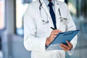 Doktorların ek g&ouml;stergesini artıran d&uuml;zenleme TBMM'de kabul edildi. Doktorlara ek