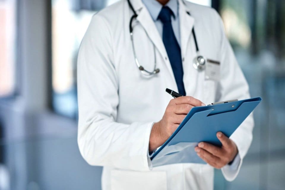 Doktorların ek g&ouml;stergesini artıran d&uuml;zenleme TBMM'de kabul edildi. Doktorlara ek