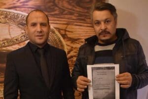 İzmir'de&nbsp;oyunculuk ajansına &uuml;ye olması i&ccedil;in cep telefonuna g&ouml;nderilen mesaja T&uuml;rk&ccedil;e