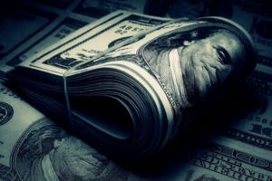 Uluslararası yatırım kuruluşları Dolar/TL ile beklentilerini revize etmeye devam ediyor.