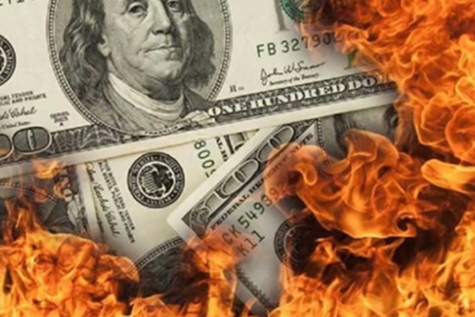 Dolar/TL'nin 17'i aşarak 17,14 ile rekor kırmasının ardından Merkez Bankası'ndan