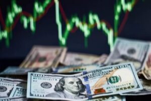 T&uuml;rk lirası d&ouml;viz kuru karşısında değer kaybetmeye devam ederken; dolar