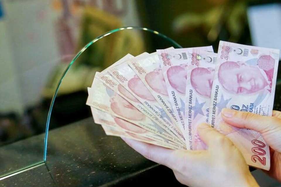 D&ouml;viz kurundaki hızlı y&uuml;kseliş en b&uuml;y&uuml;k kağıt paramız olan 200