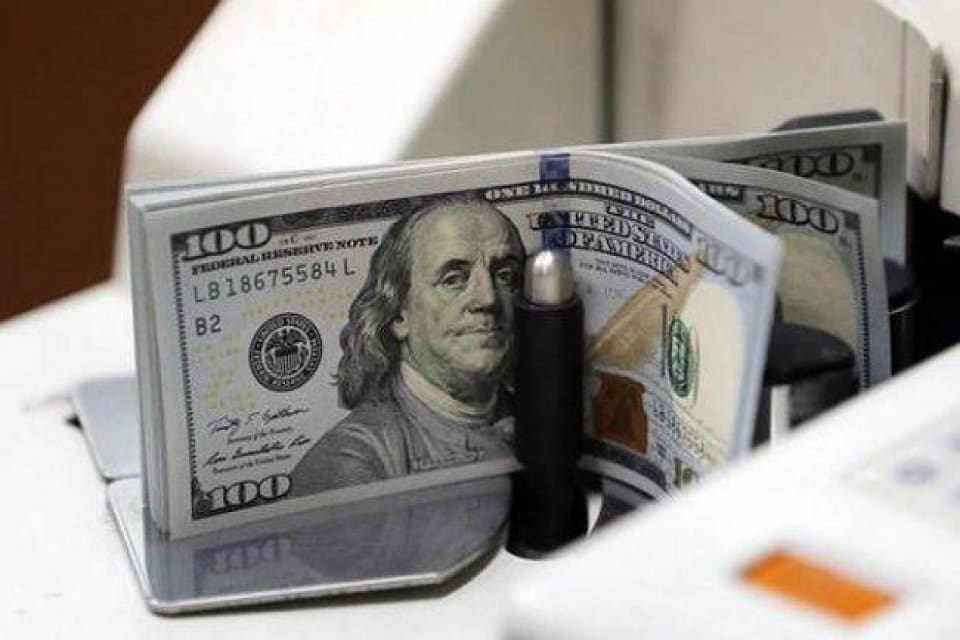 Dolar/TL kuru yeni g&uuml;ne de rekorla başladı. Doların 9,37 lirayla