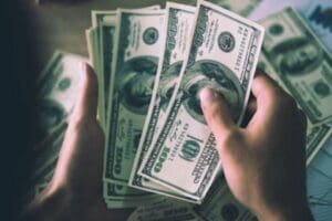 Dolar/TL'de bu sabah 9,94'l&uuml;k yeni rekor g&ouml;r&uuml;ld&uuml;. ABD'de enflasyonun y&uuml;zde